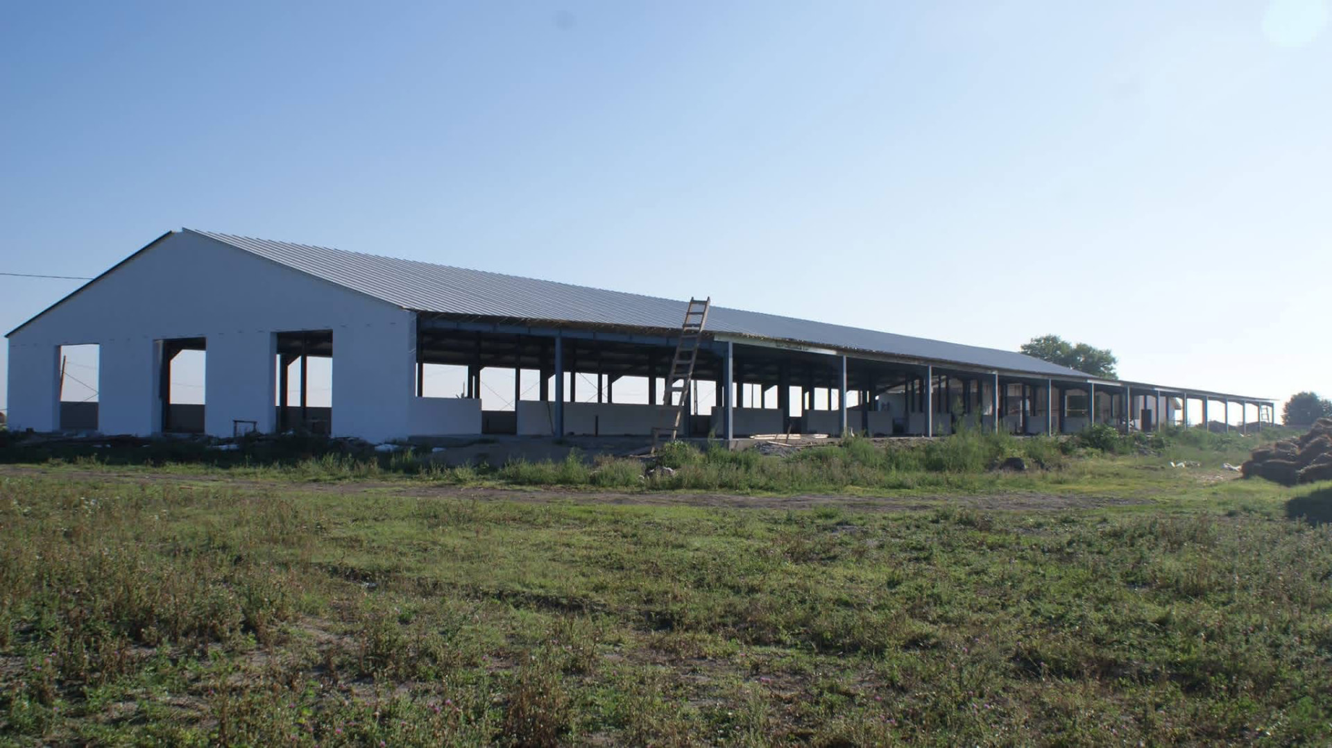 Hală industrială finalizată de Marocico SRL, structură metalică cu acoperiș și închideri